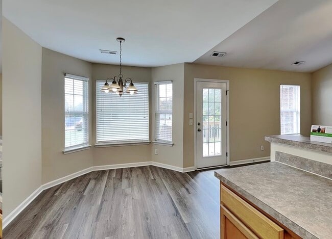 Photo - 2121 Centergrove Rd