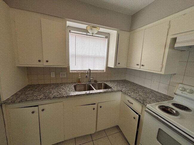 Photo - 2710 Briarhurst Dr Unit 5