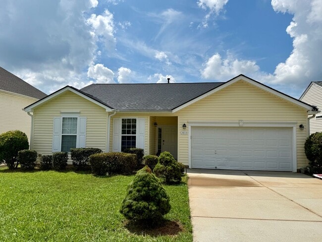 Building Photo - Three bedroom, 2 bath house in Greensboro