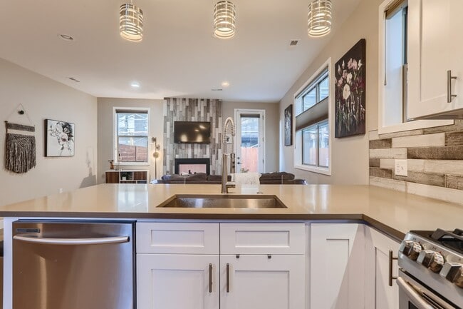 Building Photo - 1261 Perry St