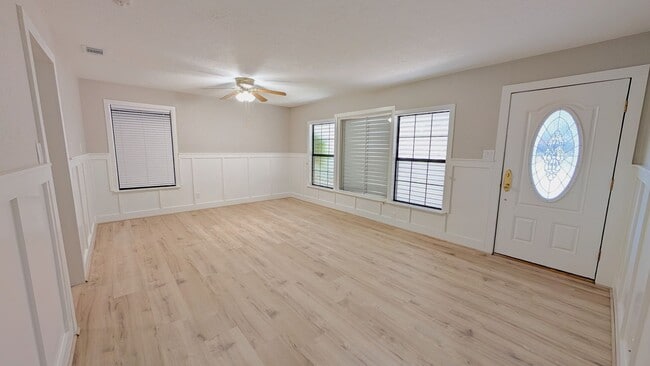 Photo - 101 W Flynn Ave