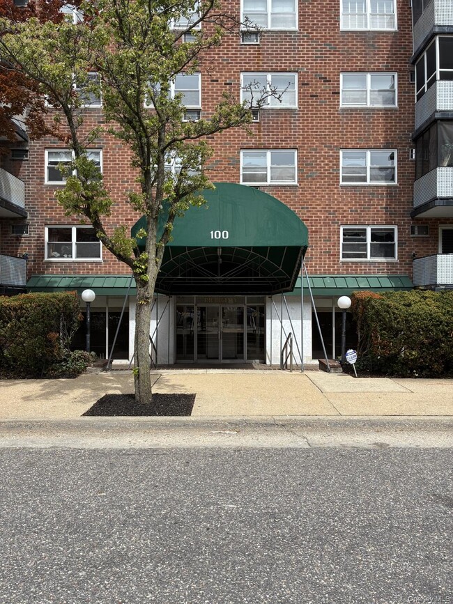 Building Photo - 100 Lincoln Ave Unit 14-A