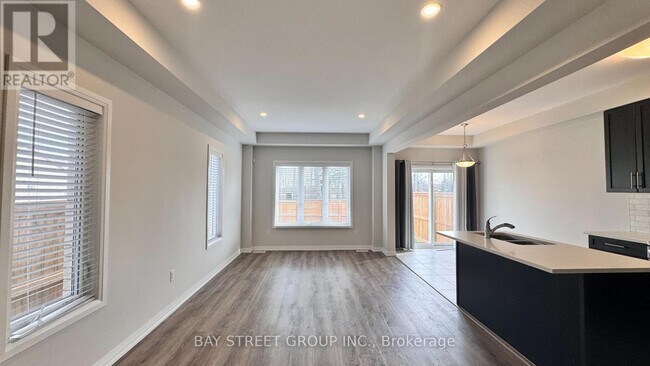 Photo - 9348 White Oak Ave