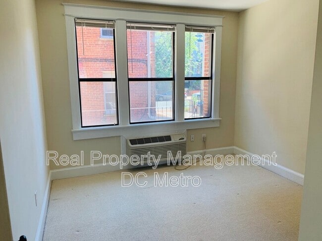 Photo - 815 Maryland Ave NE