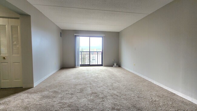 Photo - 65 North Point Dr Unidad 502