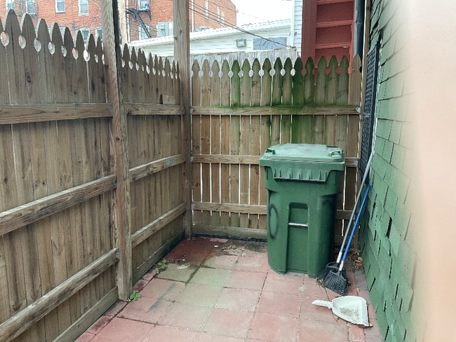 Photo - 116 W 25th St