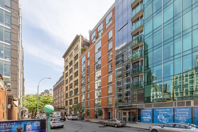 160 W 18th St New York, NY 10011 - 151 W 17th St