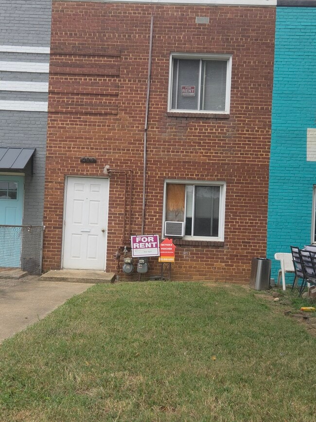 Building Photo - 204 Oklahoma Ave NE Unit 2 Rental