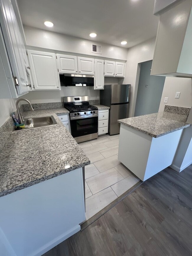 Photo - Riverside Gardens