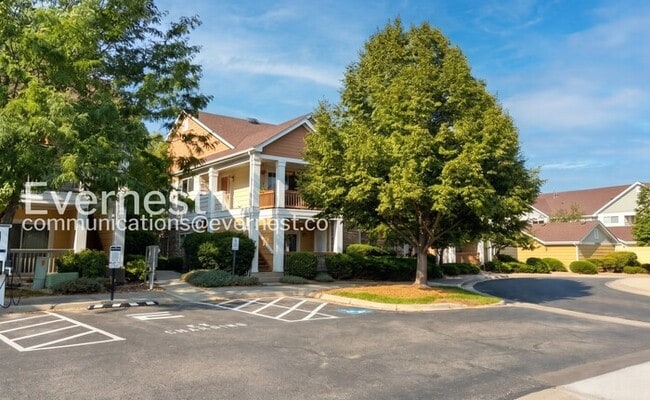 Building Photo - 4705 Hahns Peak Dr Unit 102