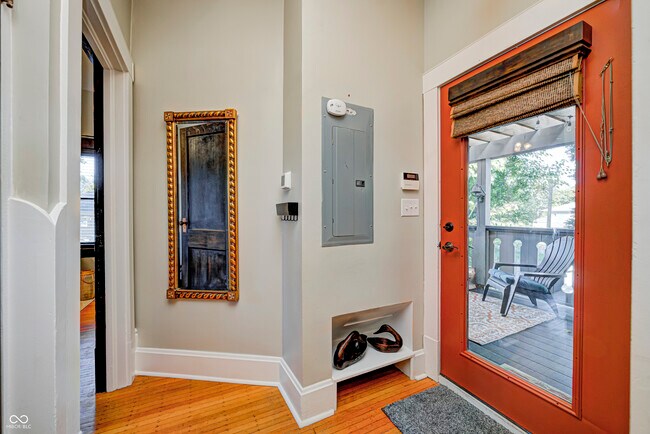 Photo - 2528 Broadway St