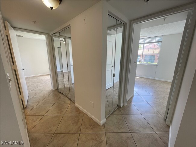 Building Photo - 1210 Wildwood Lakes Blvd Unit 105 Rental