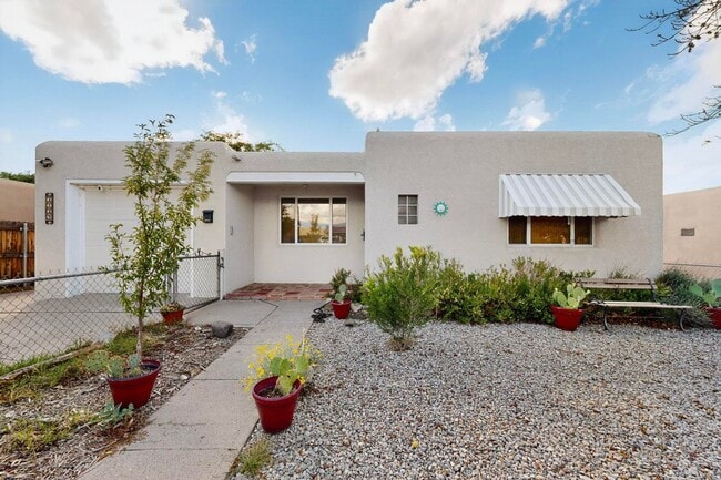 Photo - UPTOWN 2/bd 1/ba 1/cg 950/sf