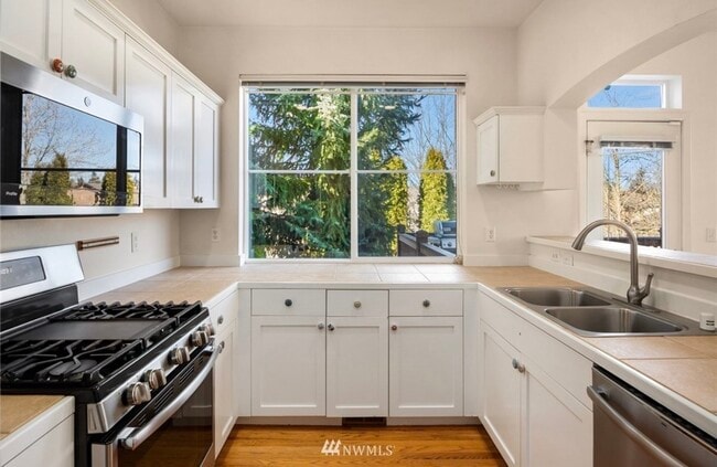 Photo - 725 239th Ln SE