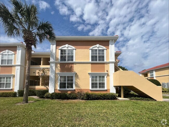 Building Photo - Spacious 2/2 Unit 104 Rental