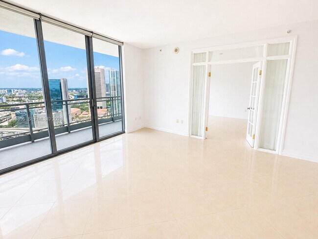 Photo - 90 SW 3rd St Unidad 3106