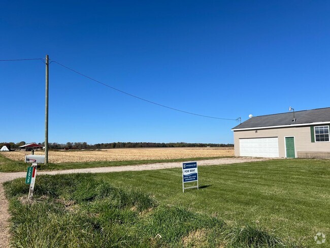 Building Photo - Spacious 3 Bedroom Home Holland Countryside