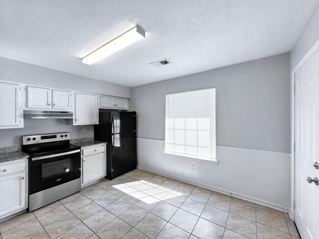 Photo - 5880 Waverly Dr