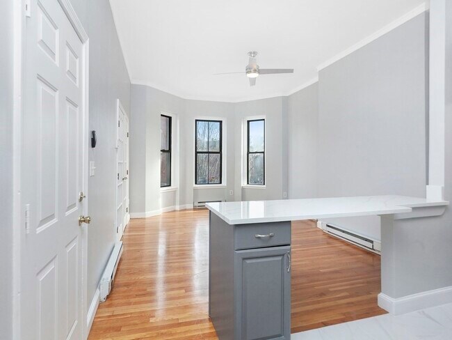Photo - 433 Columbus Ave Unit 4