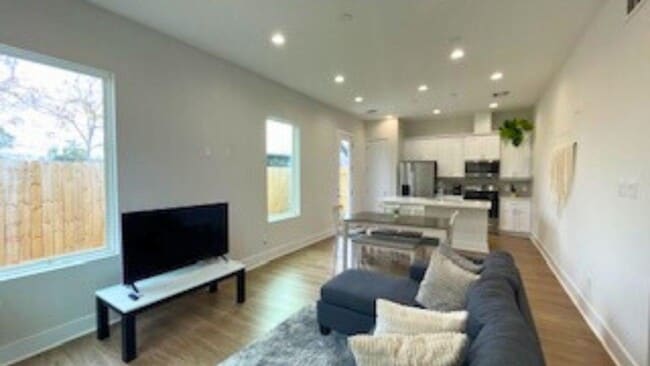 Photo - 835E Dorchester St