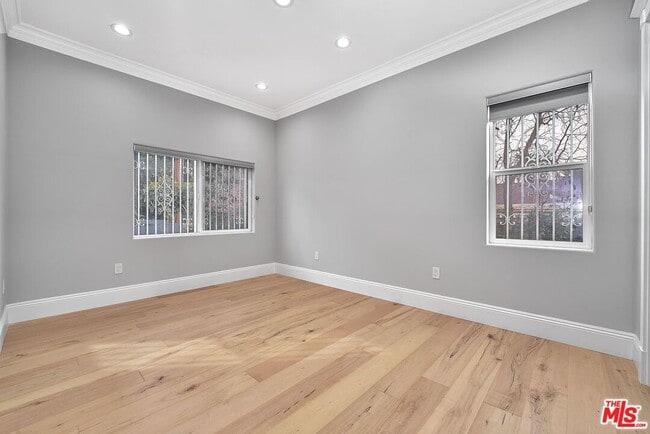 Photo - 1002 S Windsor Blvd