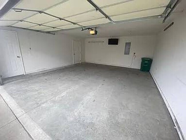 Photo - 2-Bedroom Townhouse Available for Rent!
