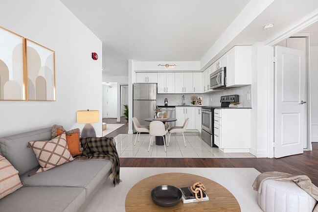 Building Photo - 297 Queens Ave