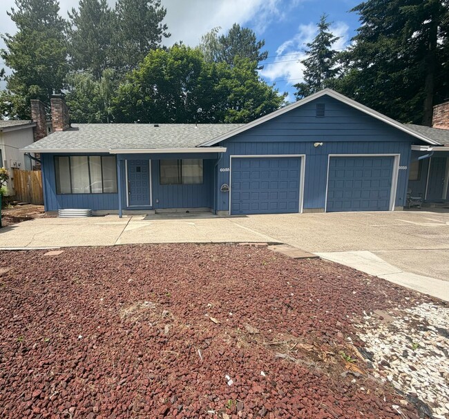 Building Photo - 2 Bedroom Duplex Off Oleson Road!