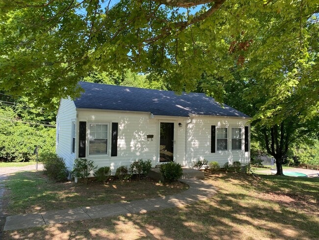Photo - Great location 2 bedroom 1 bath home near APSU and Downtown!