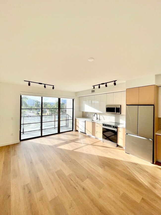 1785 NE 124th St Unit 500