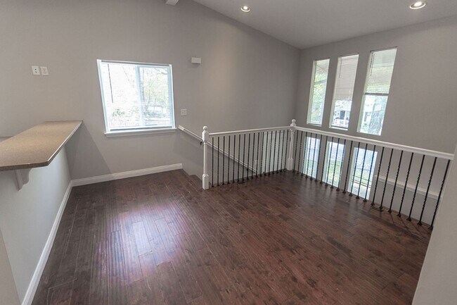 Photo - 1415 Paris Rd Unidad B