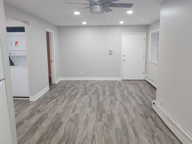 Photo - 6969 N Ashland Blvd Unidad 104