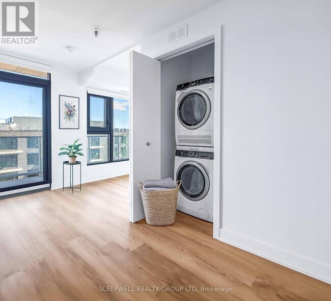 Photo - 1360 Carling Ave