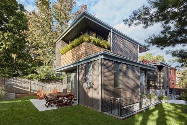 Building Photo - 76 Holworthy St