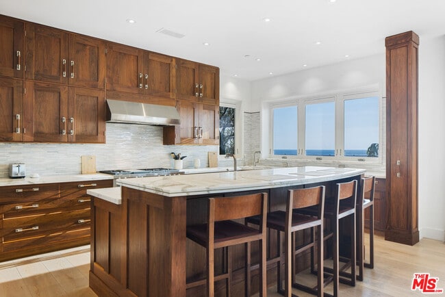 Photo - 1347 Palisades Beach Rd