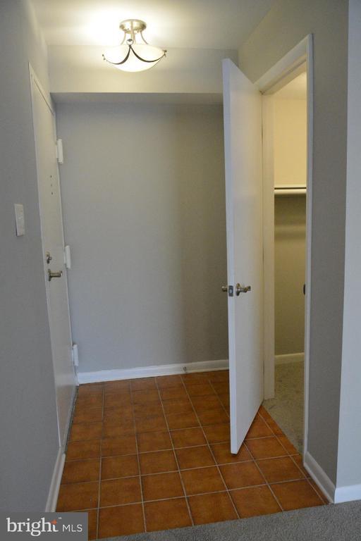 Building Photo - 8852 Spiral Cut Unit A G 15