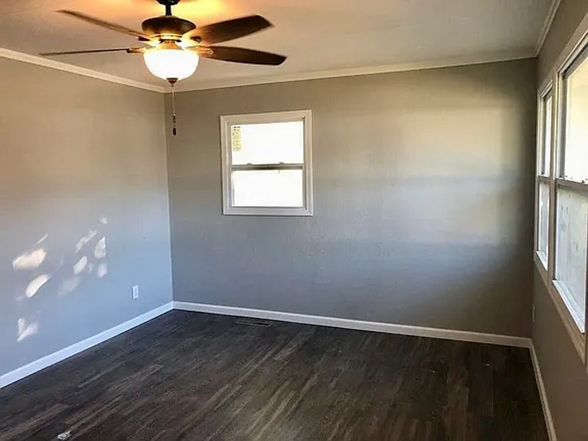 Photo - 2716 Avenue H