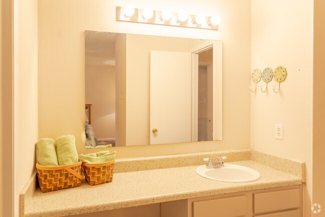 1BR,1BA