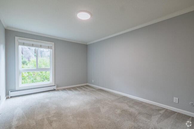1BR, 1BA - 732SF - Bedroom - Oakview