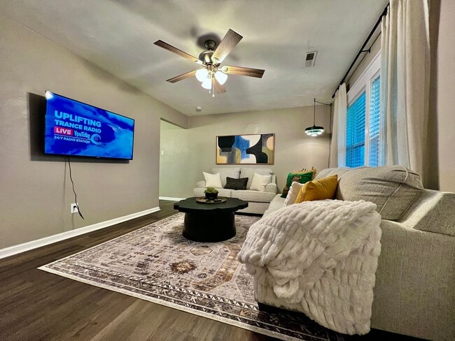 Photo - 3 BDR Ranch w/ Fenced yard, laundry, garag...