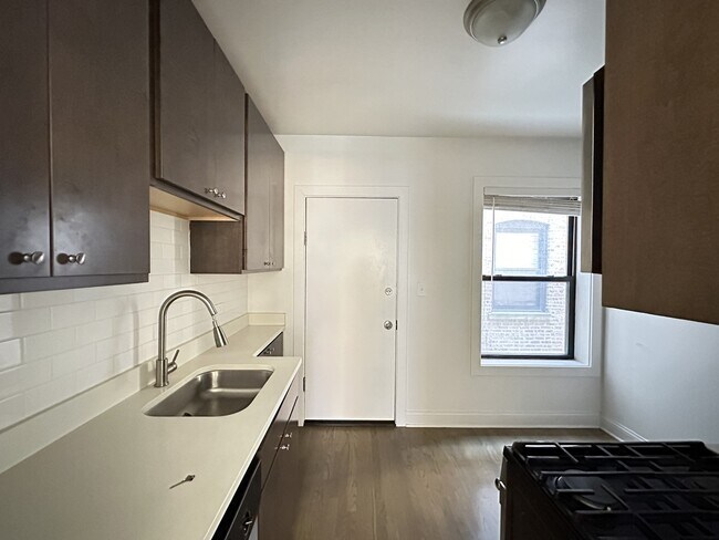 Photo - 2645 N Spaulding Ave Unidad E2