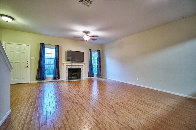 Photo - 2816 Holly Hall St