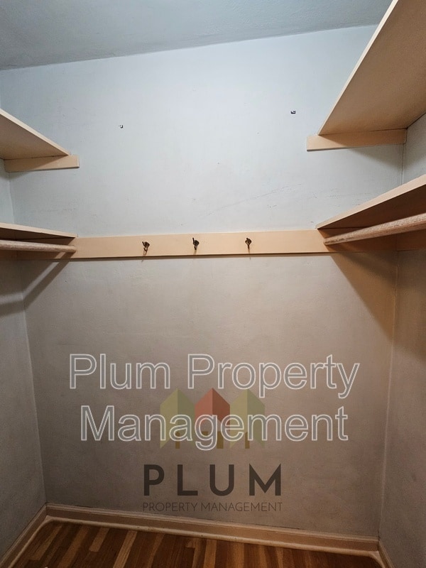 Photo - 407 S 5th St E