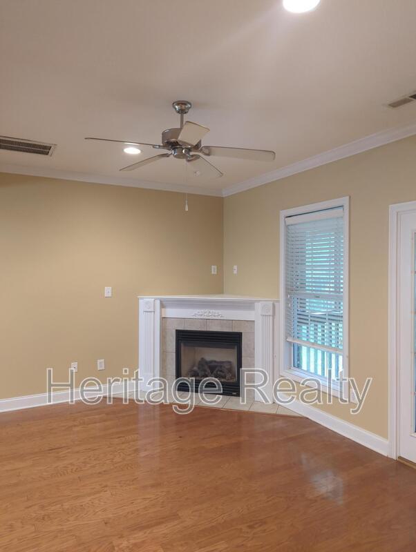 Photo - 655 Yorkland Way