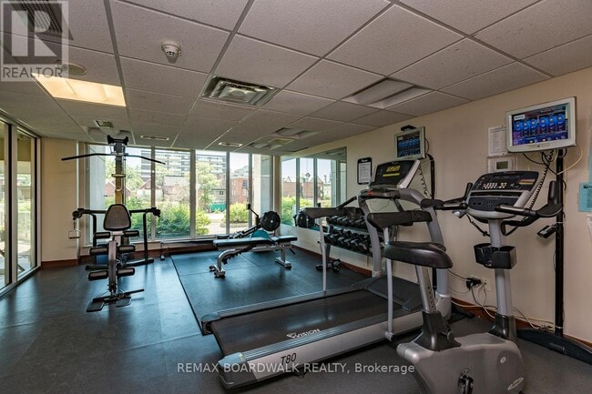 Photo - 234 Rideau St Unit 511