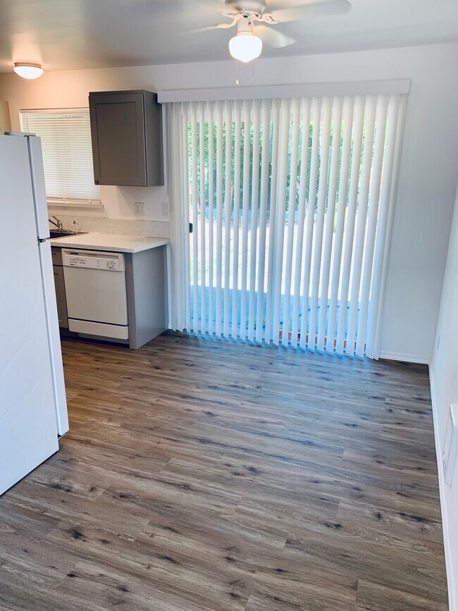 Photo - 15631 e burnside st