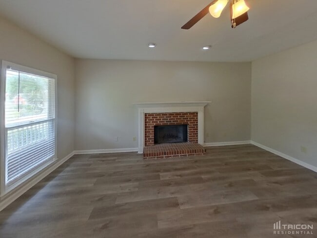 Photo - 194 Bomar Ln