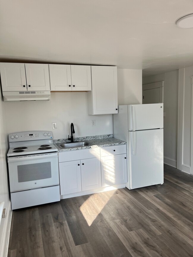 Photo - 831 W King St Unit B