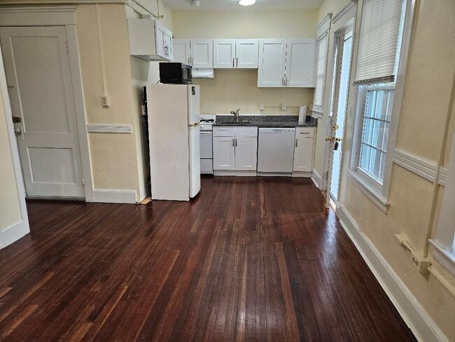 Photo - 161 Nicoll St Unit 2R