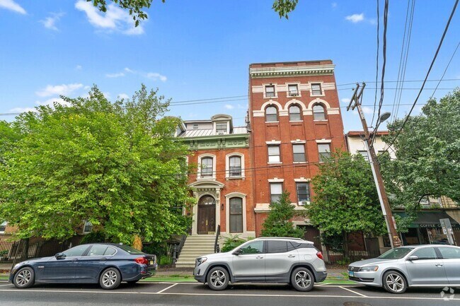 Building Photo - 174 Grand St Unit 3A Rental